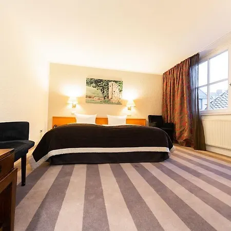 Romantik Walhalla 4* أوسنابروك